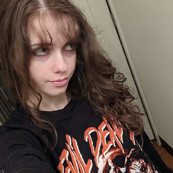 Meet your Posher, Cassandra - Picture 3 of 4